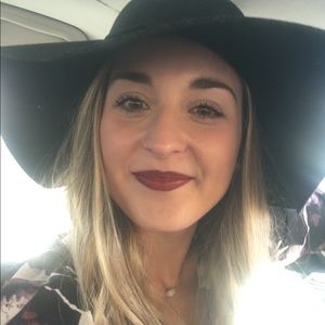 Meet your Posher, Nicole